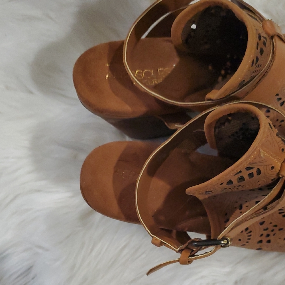 AEROSOLES Brown Laser-Cut Ankle Booties - Picture 12 of 14